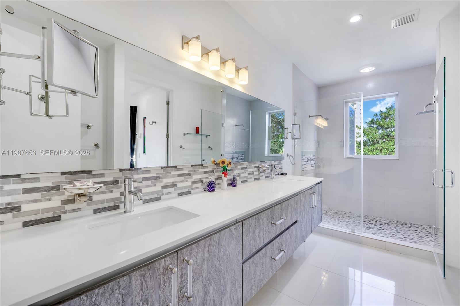 2943 SW 23rd St Miami, FL 33145