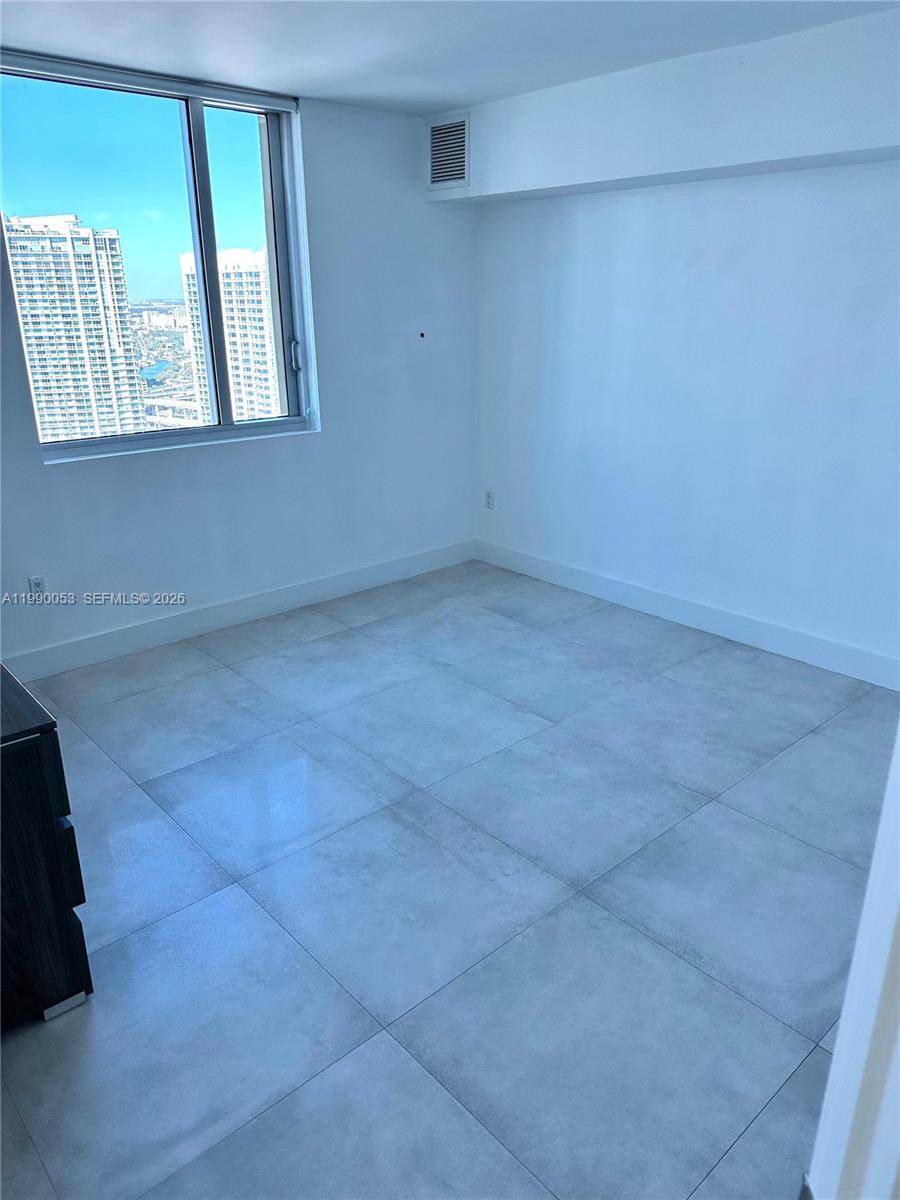 image 500 Brickell West9