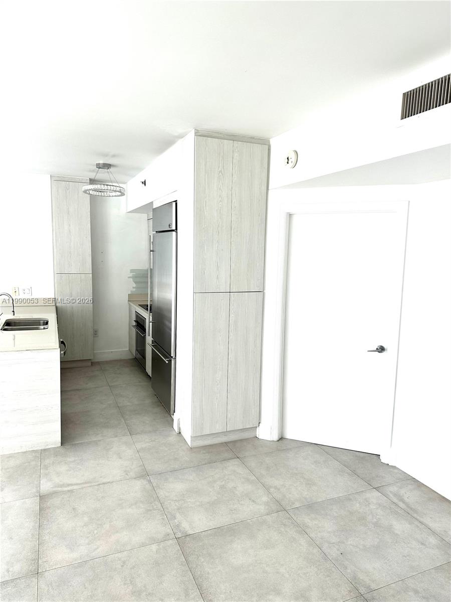 image 500 Brickell West3