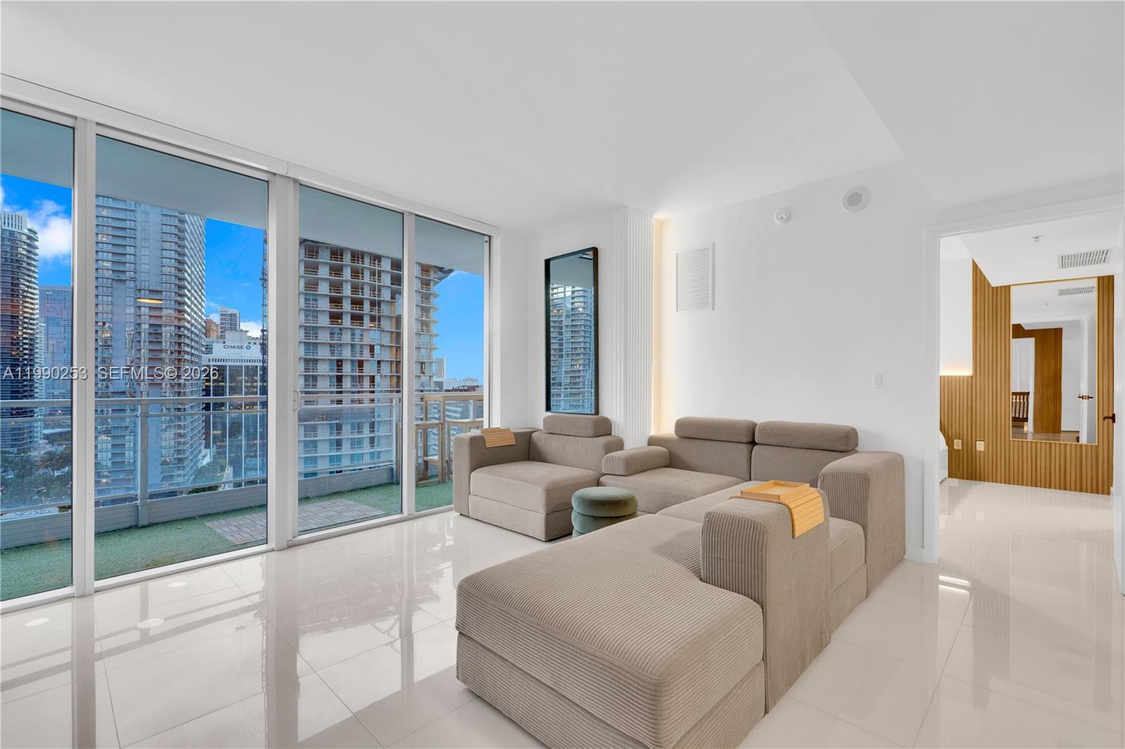 92 SW 3rd St #2802 Miami, FL 33130