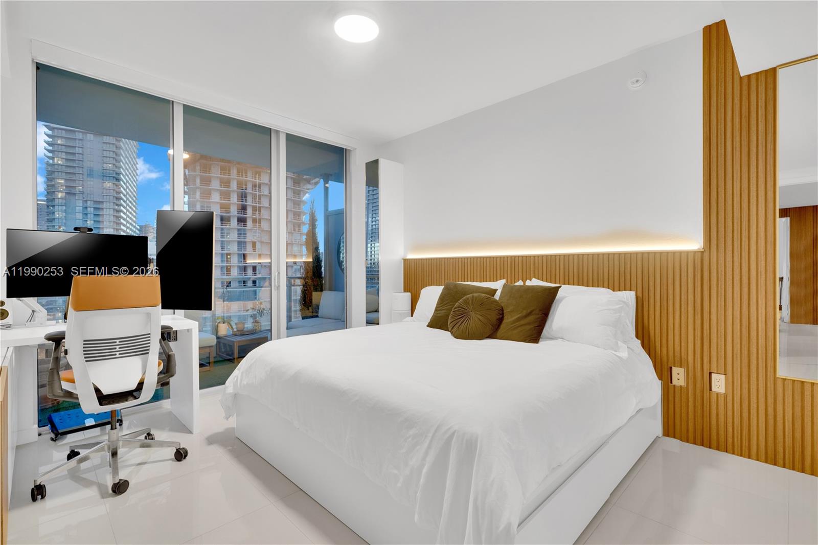 92 SW 3rd St #2802 Miami, FL 33130