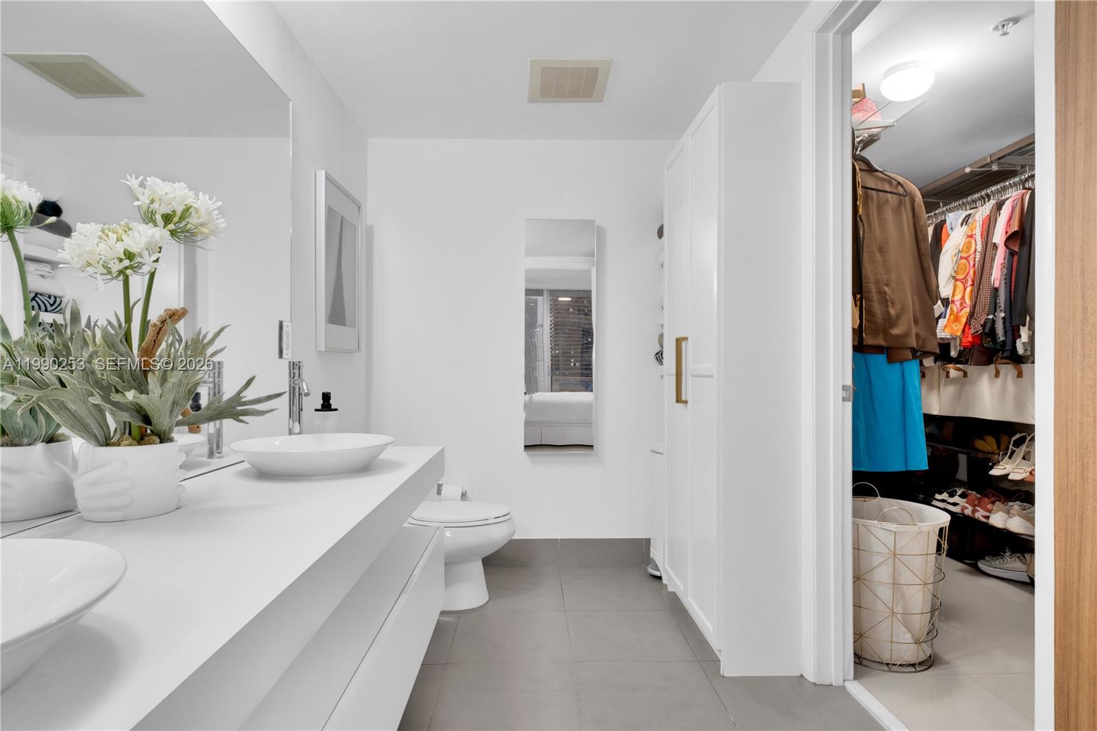 92 SW 3rd St #2802 Miami, FL 33130