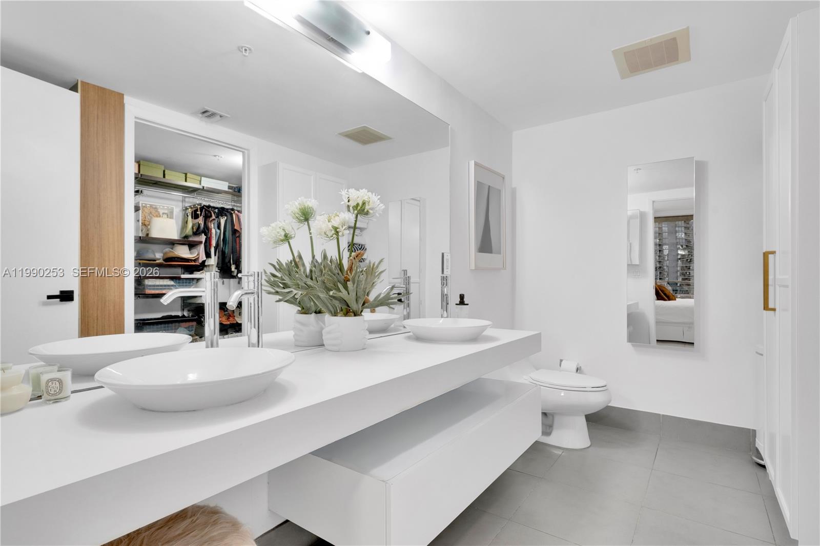 92 SW 3rd St #2802 Miami, FL 33130