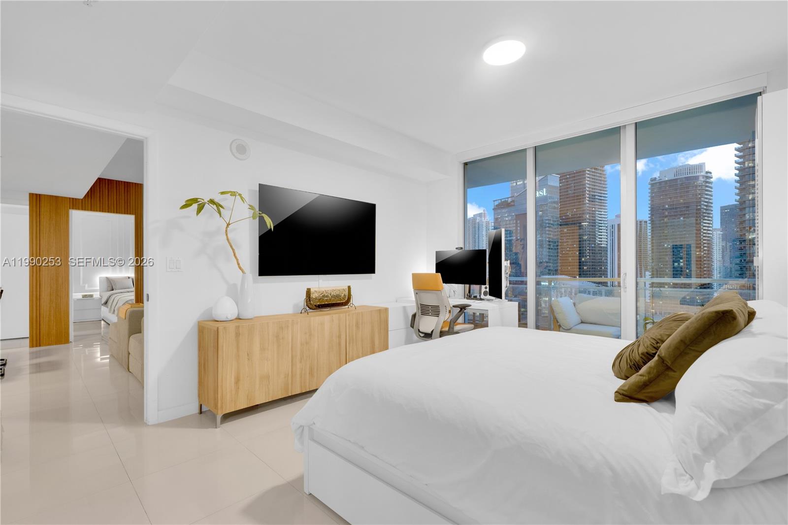 92 SW 3rd St #2802 Miami, FL 33130