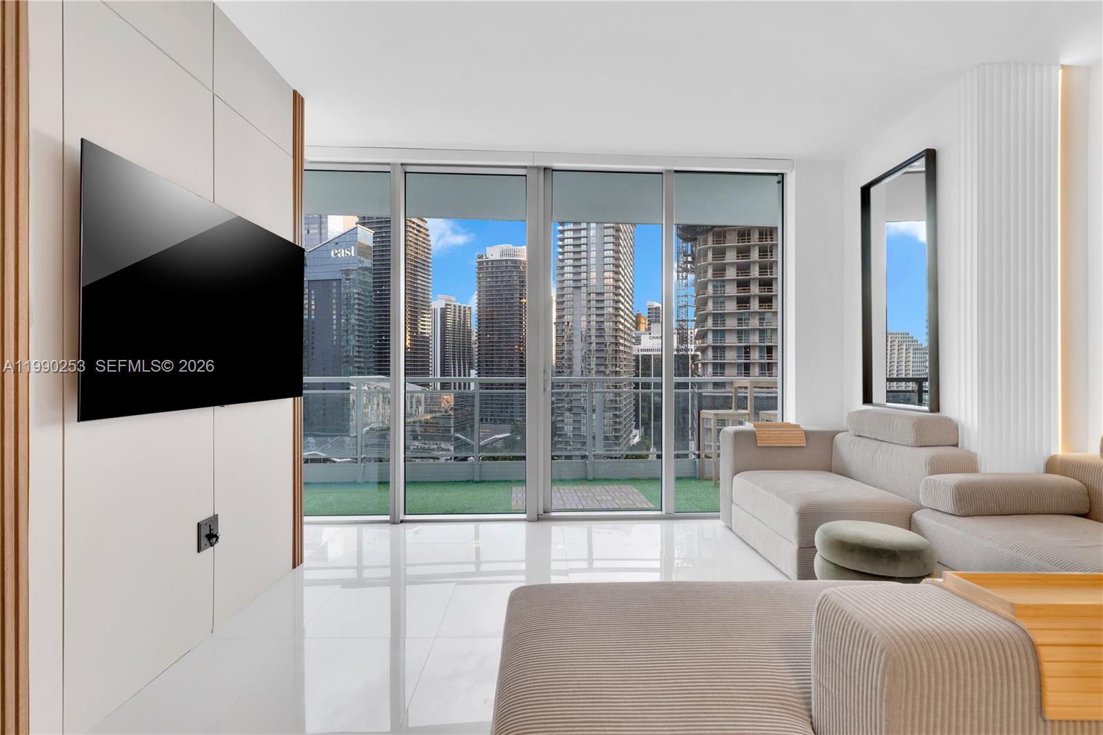 92 SW 3rd St #2802 Miami, FL 33130