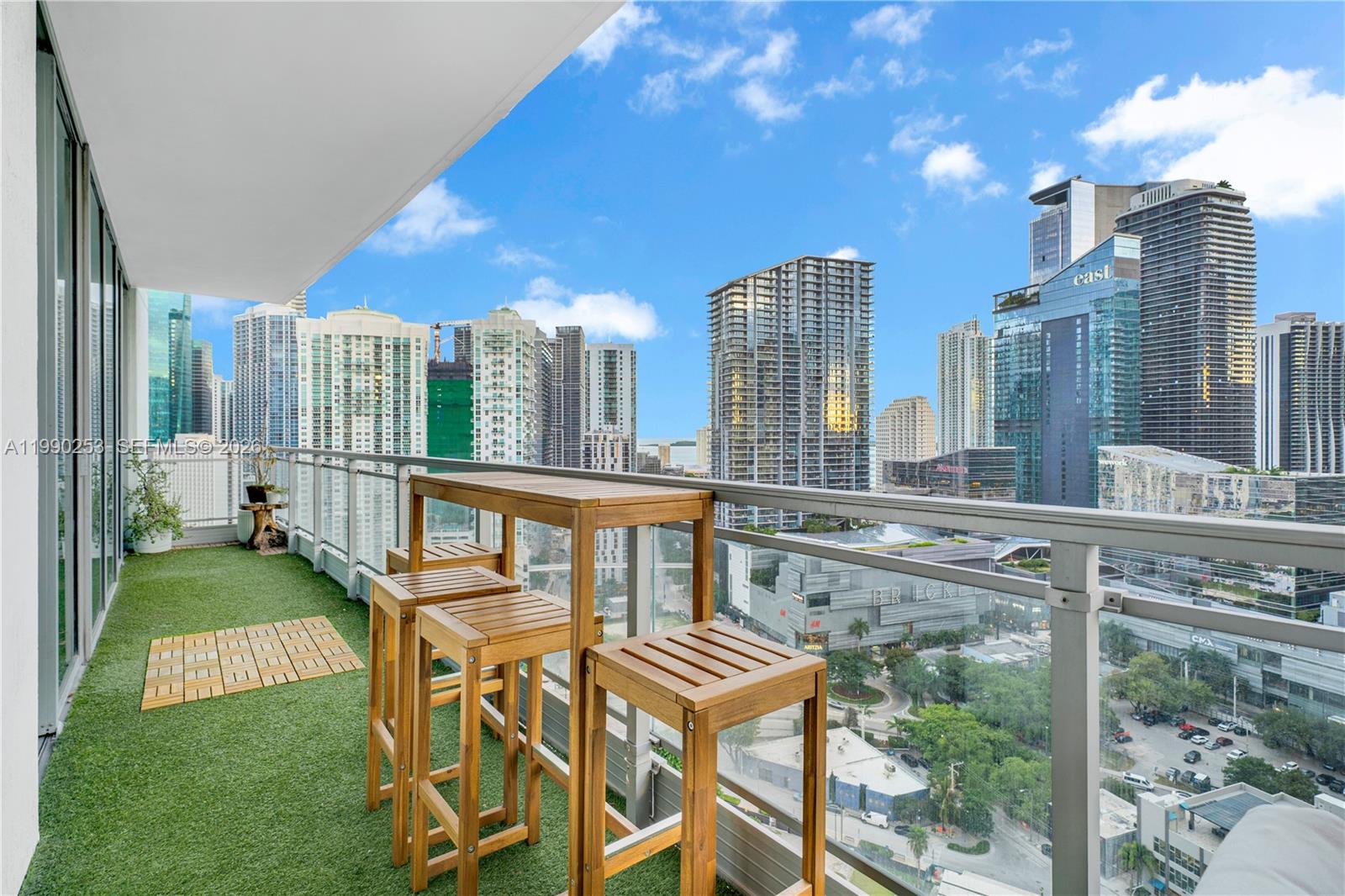 92 SW 3rd St #2802 Miami, FL 33130