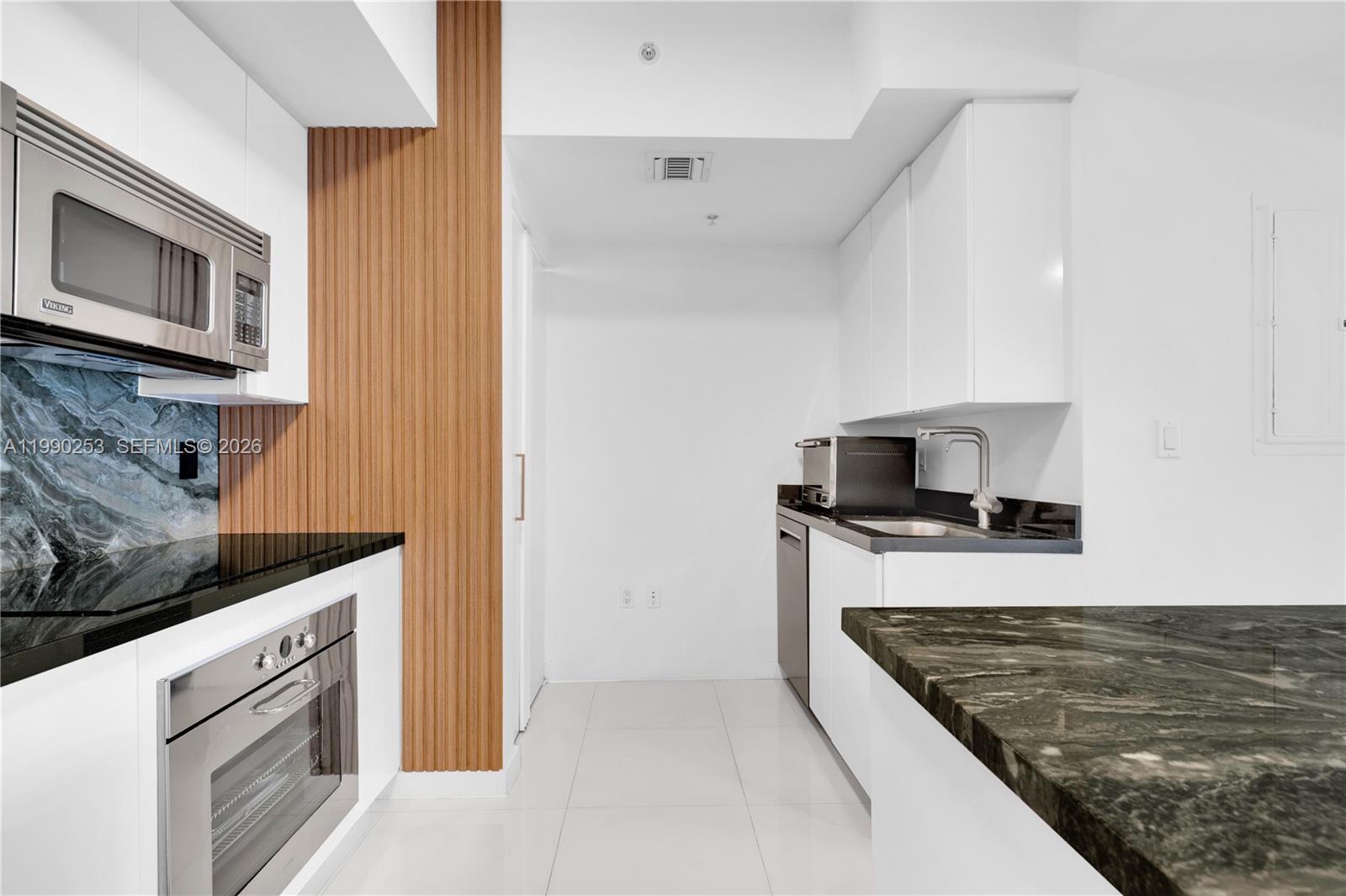 92 SW 3rd St #2802 Miami, FL 33130