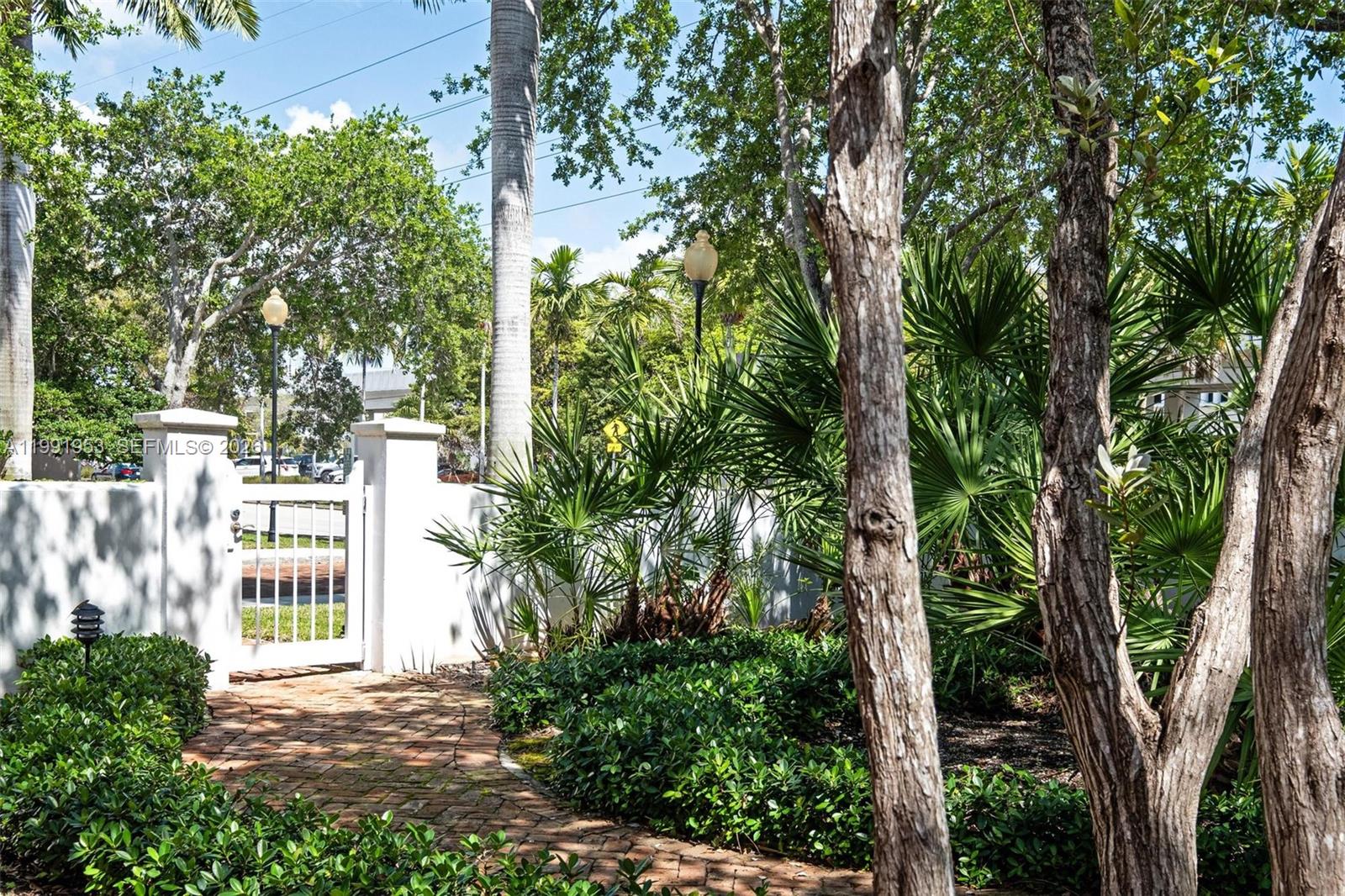 550 Loretto Ave #16 Coral Gables, FL 33146