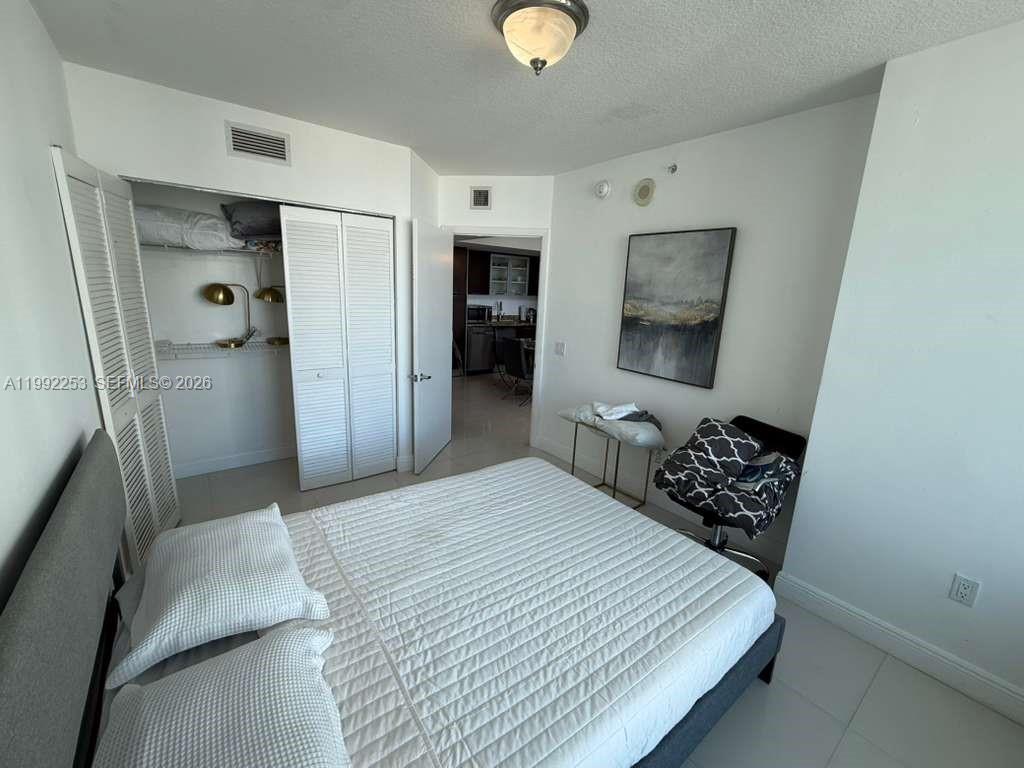 image Brickell on the River South10