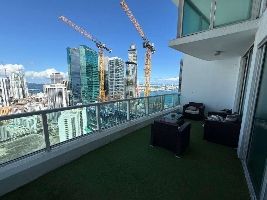 image Brickell on the River South11