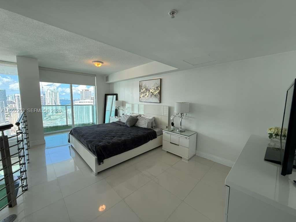 image Brickell on the River South15