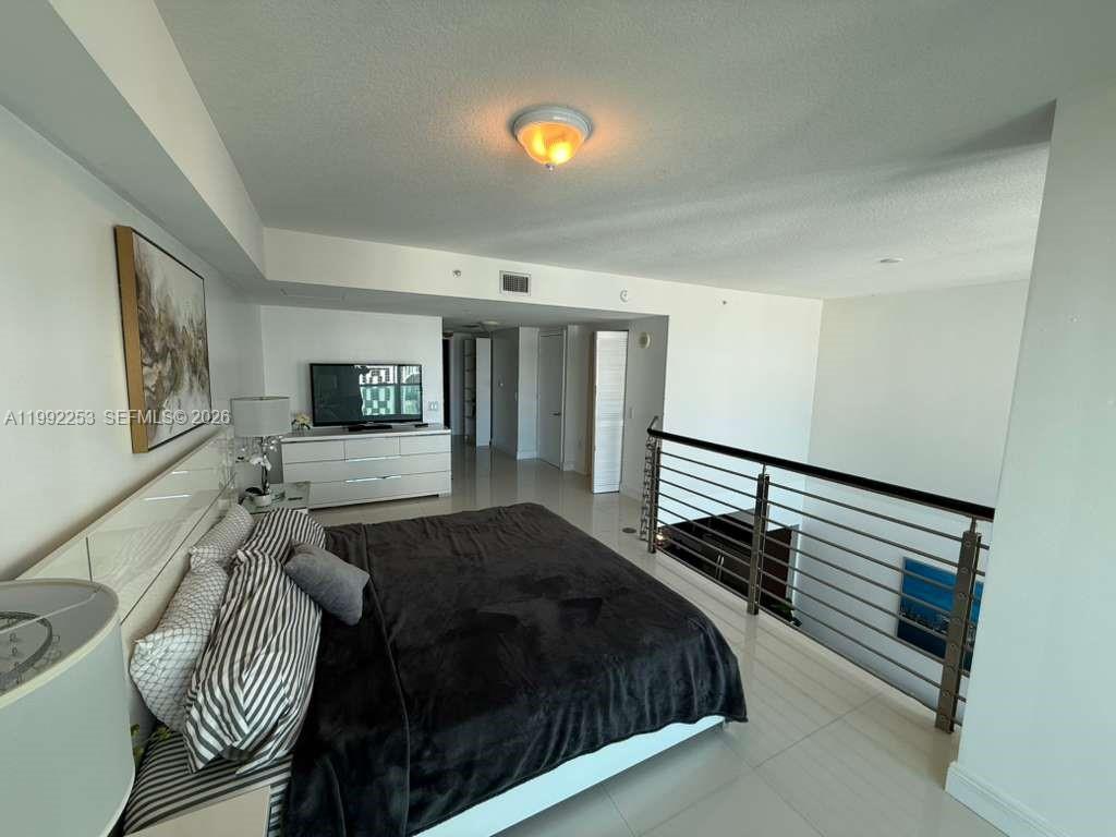 image Brickell on the River South16