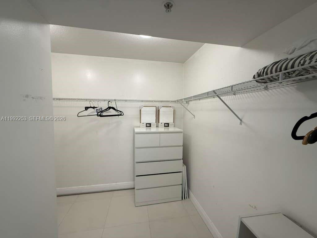 image Brickell on the River South17