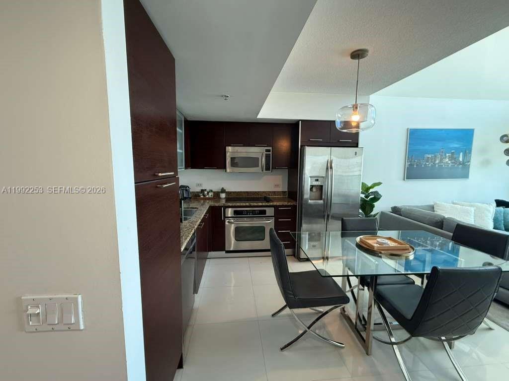 image Brickell on the River South3