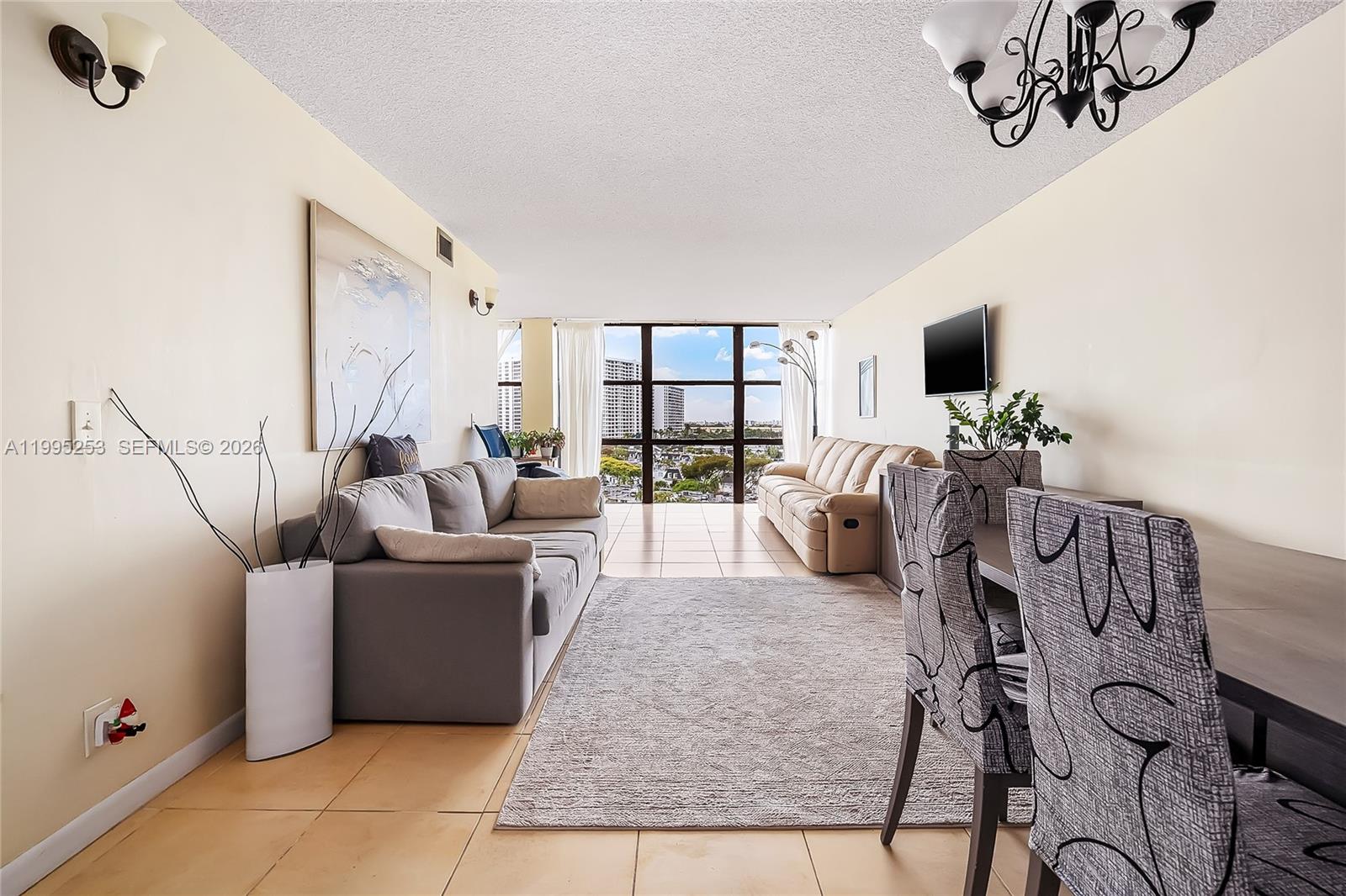 800 Parkview Dr #901