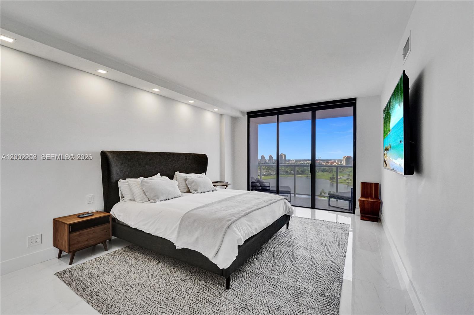 image Hamptons West4