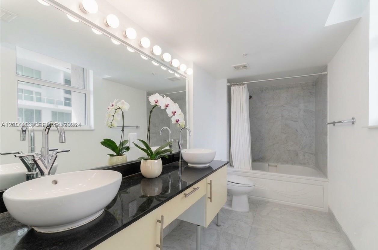 31 SE 5th St #3210 Miami, FL 33131