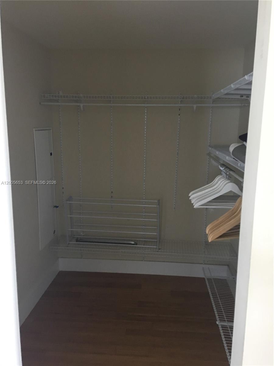 185 SW 7th St #1511 Miami, FL 33130