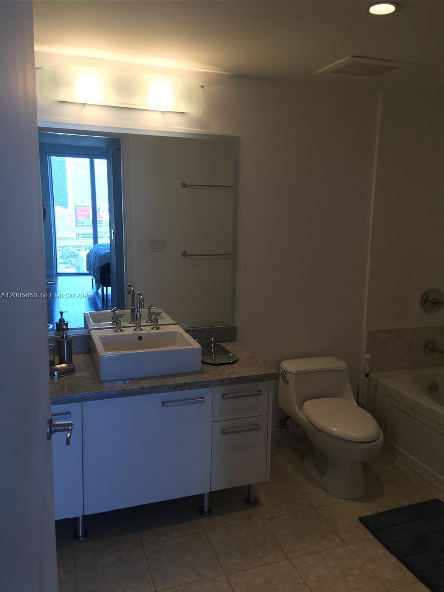 185 SW 7th St #1511 Miami, FL 33130