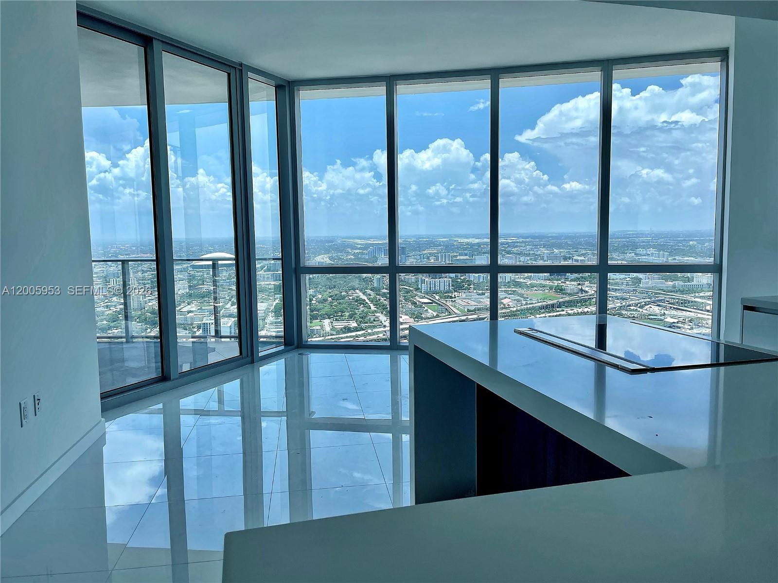 image Paramount Miami Worldcenter2