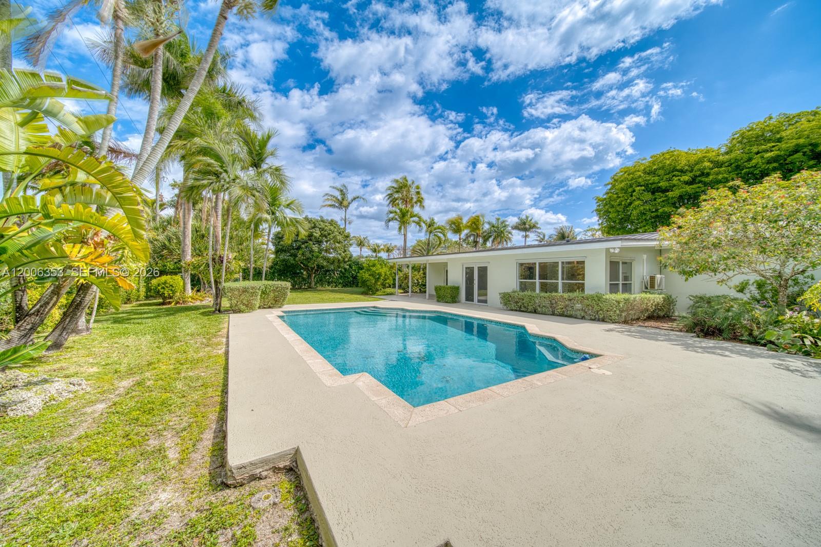 15730 SW 87th Ct Palmetto Bay, FL 33157