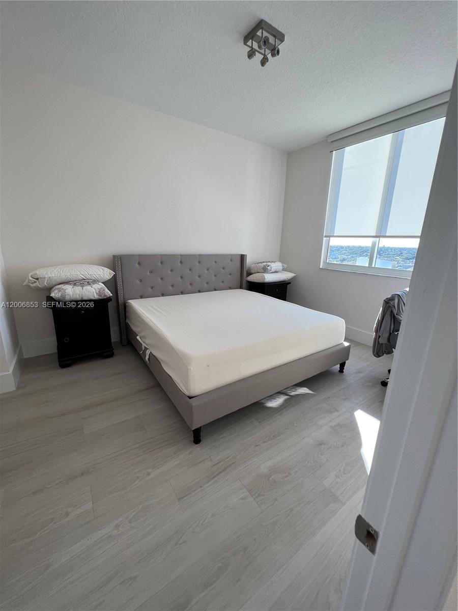 image The Venture at Aventura16