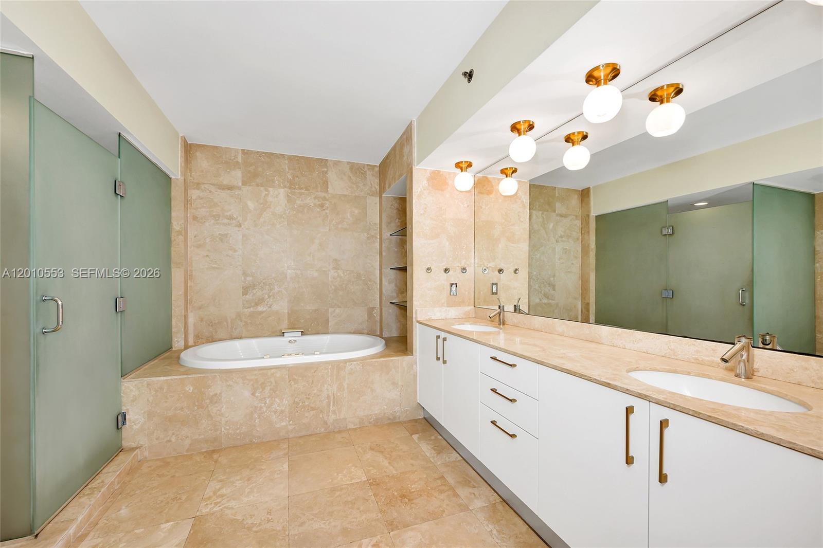 450 Alton Rd #2810 Miami Beach, FL 33139