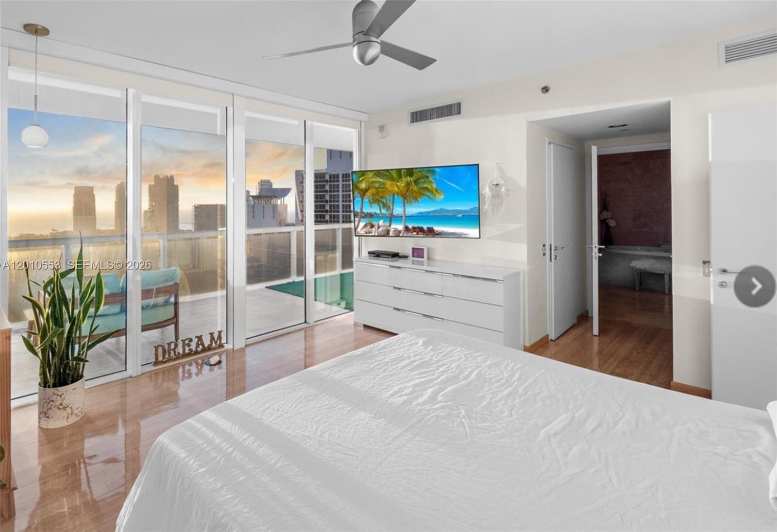 450 Alton Rd #2810 Miami Beach, FL 33139