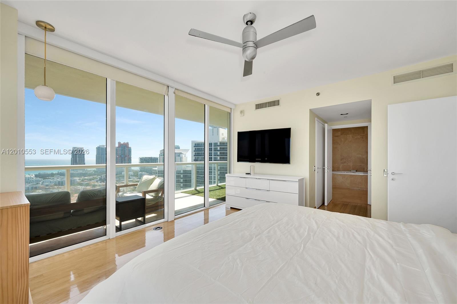 450 Alton Rd #2810 Miami Beach, FL 33139