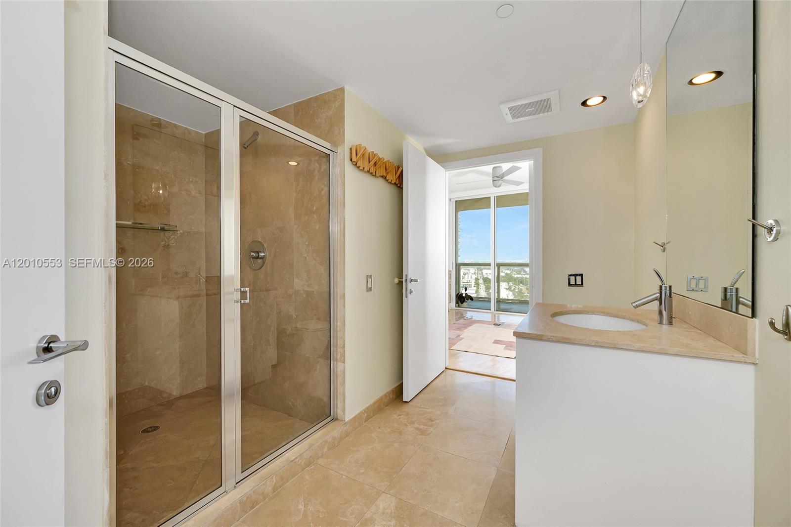 450 Alton Rd #2810 Miami Beach, FL 33139
