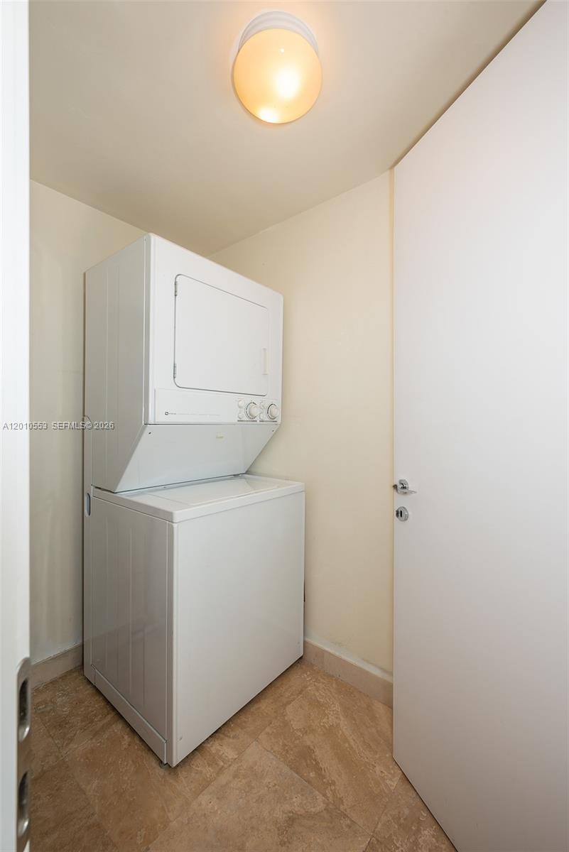 450 Alton Rd #2810 Miami Beach, FL 33139