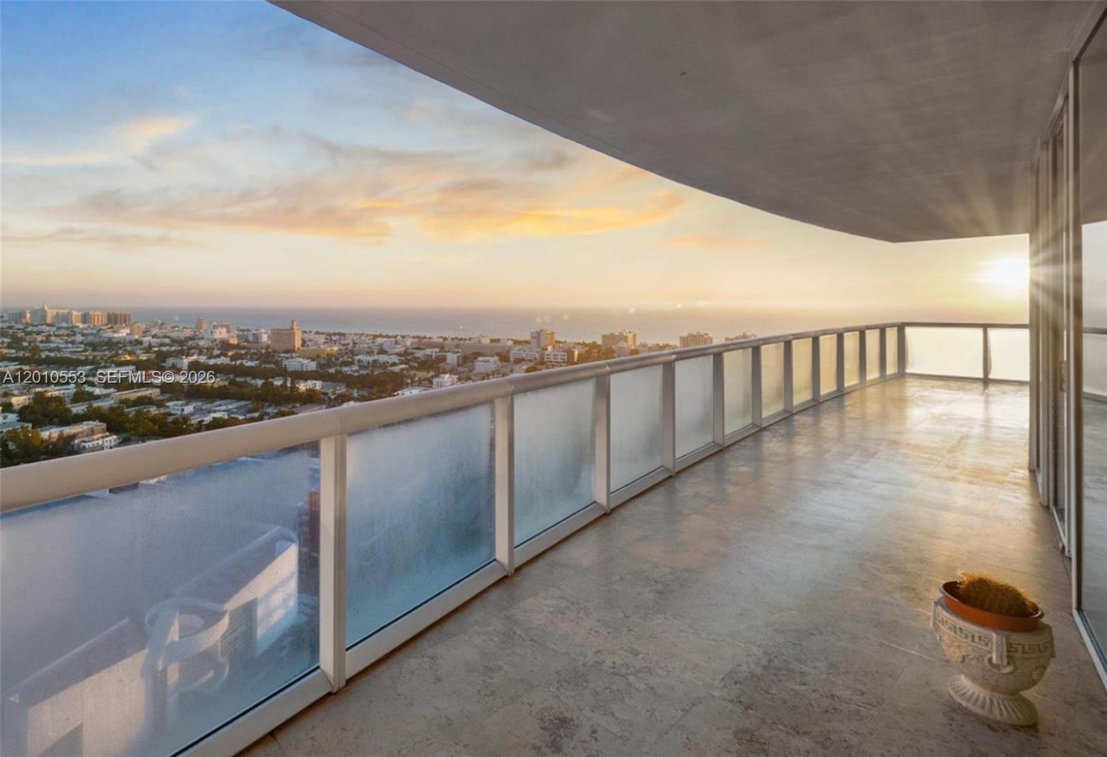 450 Alton Rd #2810 Miami Beach, FL 33139