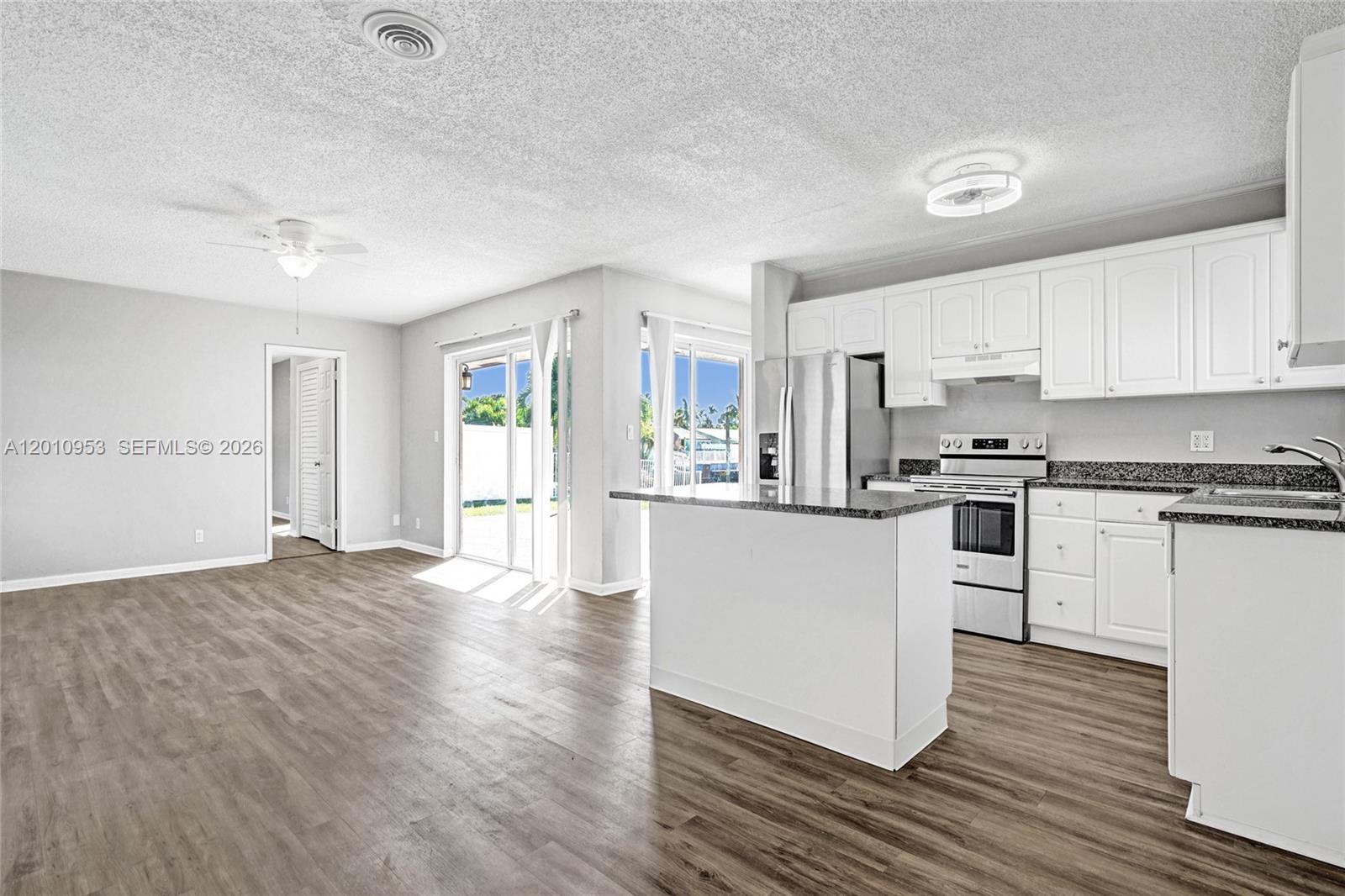 949 SE 10th Ct Pompano Beach, FL 33060
