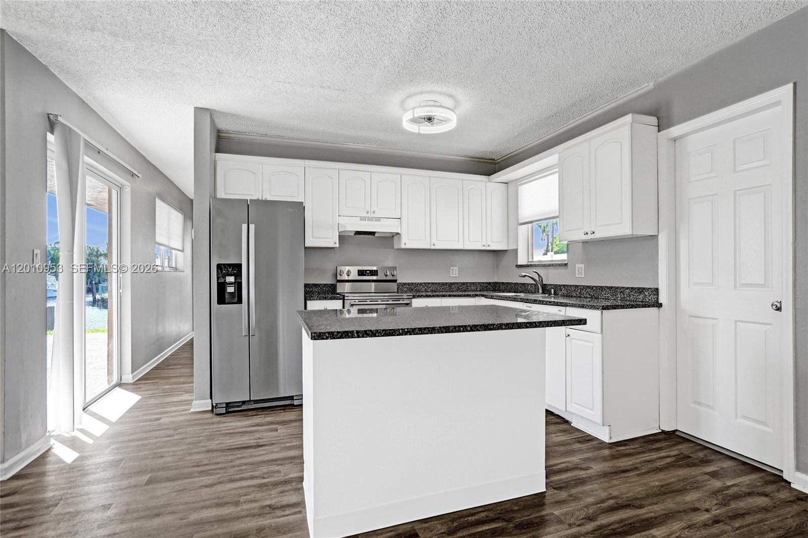 949 SE 10th Ct Pompano Beach, FL 33060