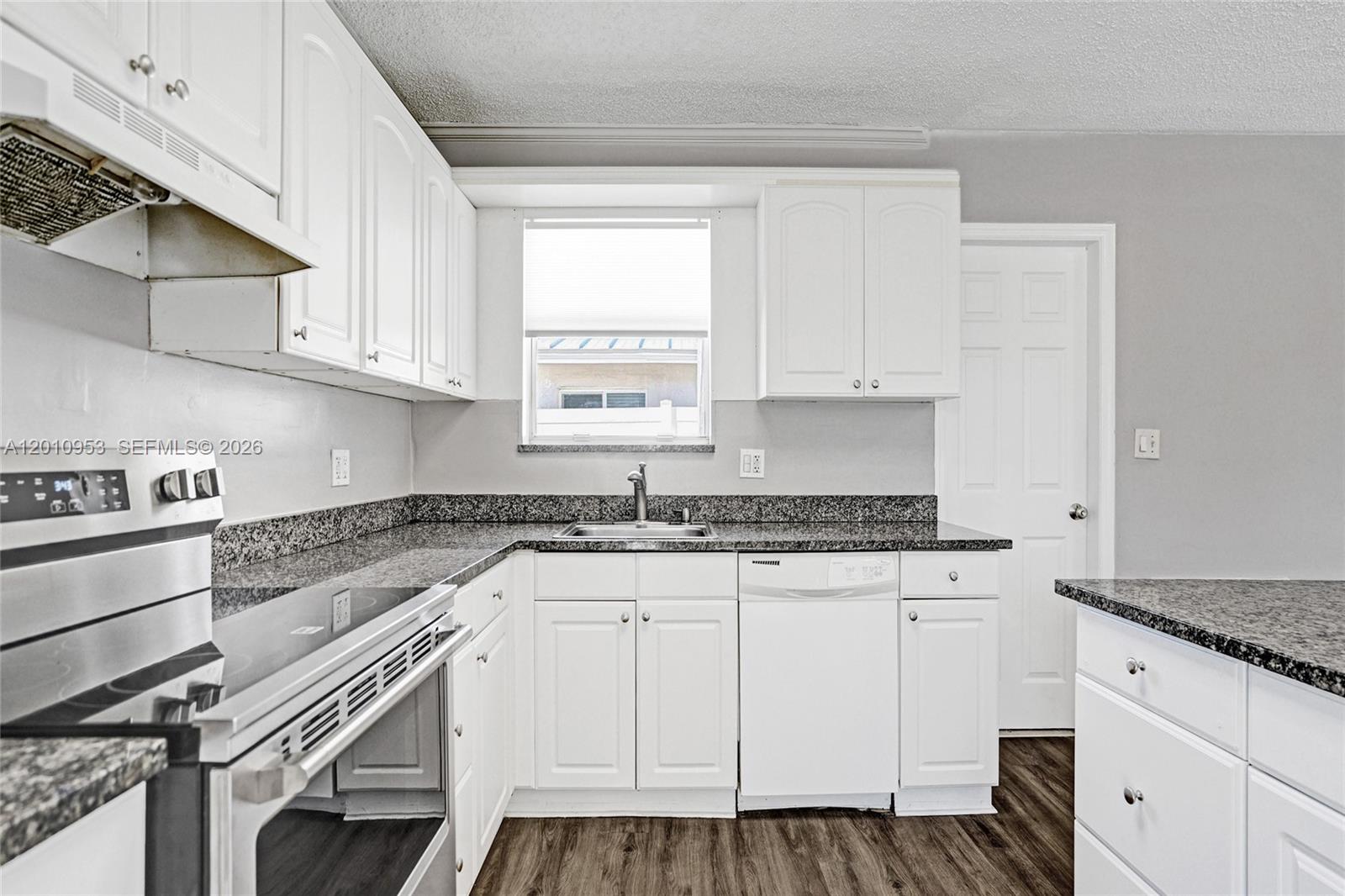 949 SE 10th Ct Pompano Beach, FL 33060