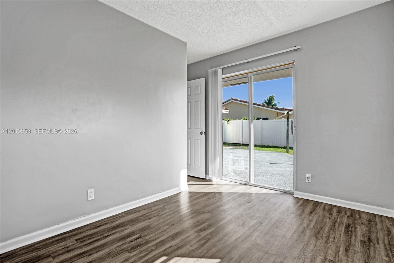 949 SE 10th Ct Pompano Beach, FL 33060