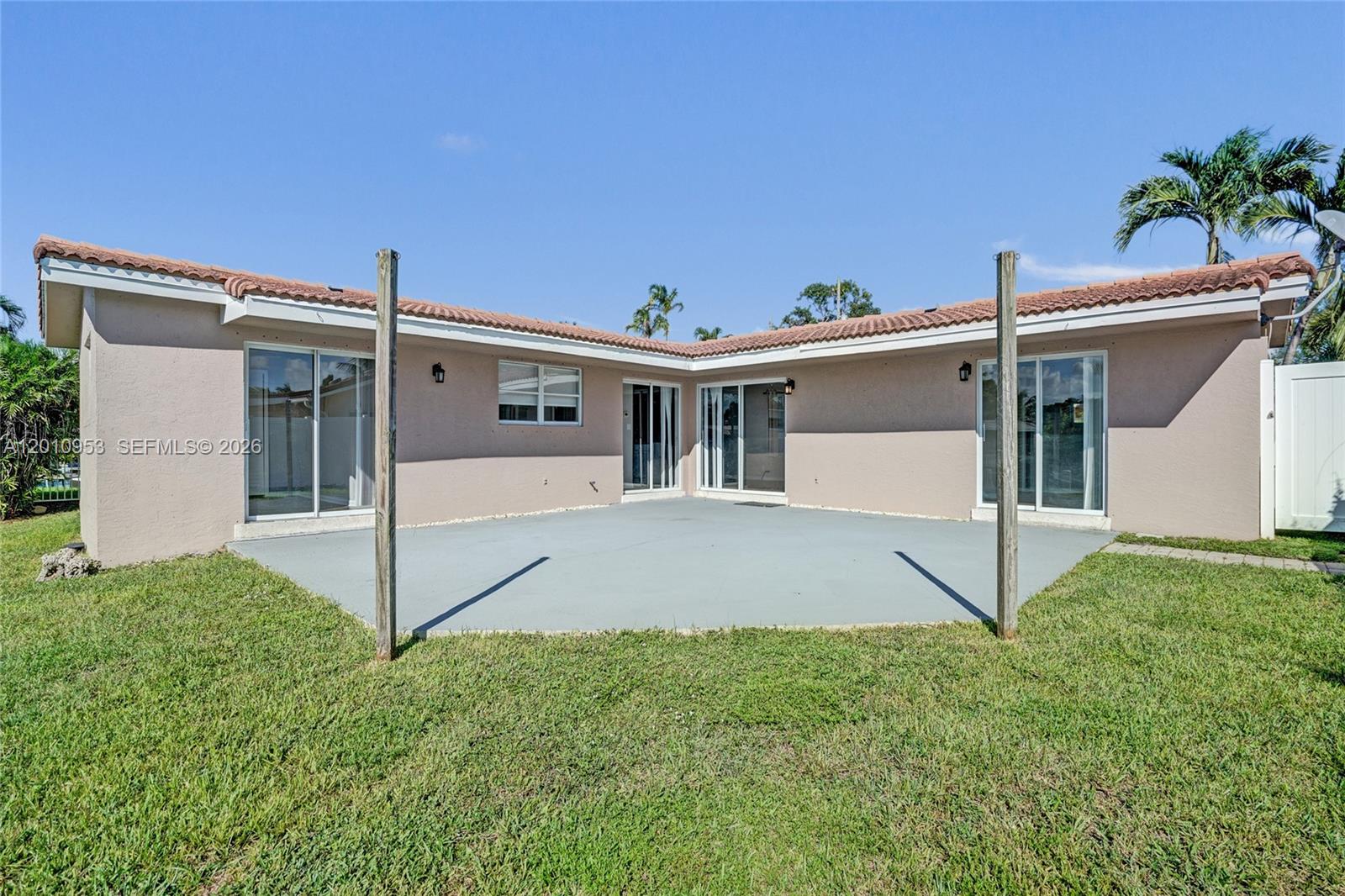 949 SE 10th Ct Pompano Beach, FL 33060
