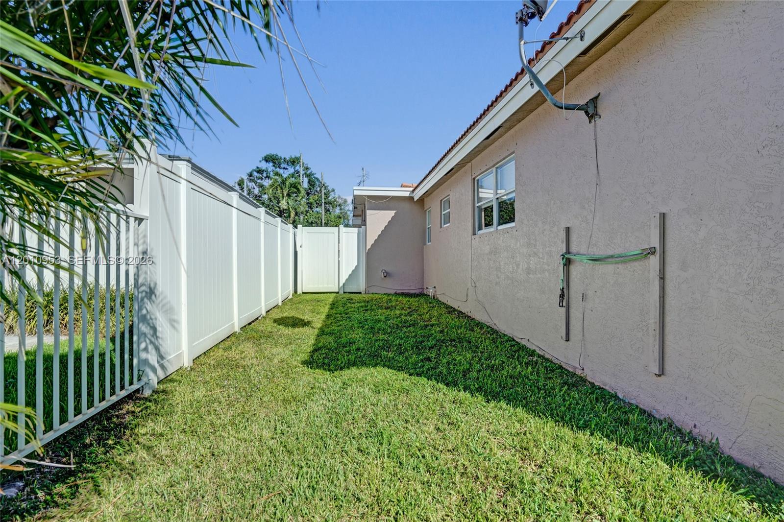 949 SE 10th Ct Pompano Beach, FL 33060