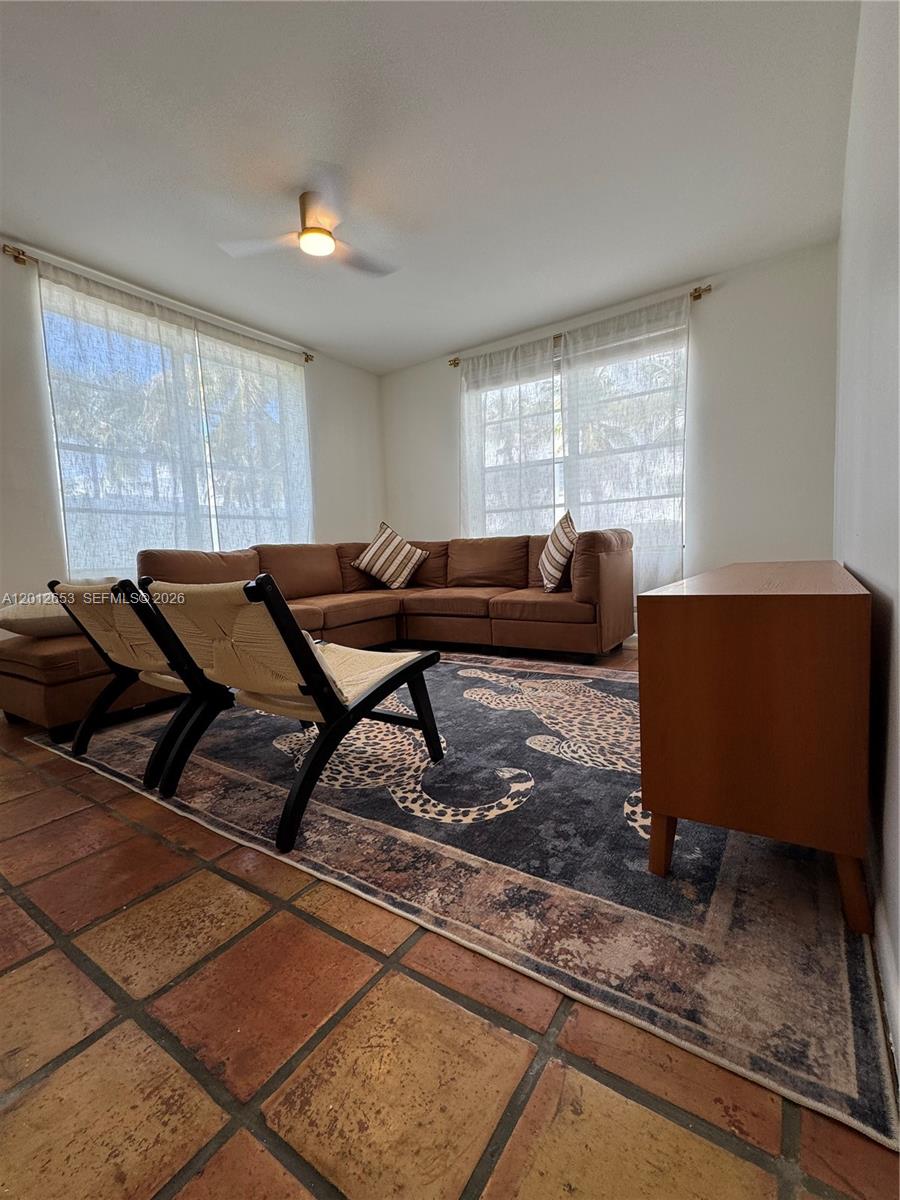 1460 Ocean Dr #208