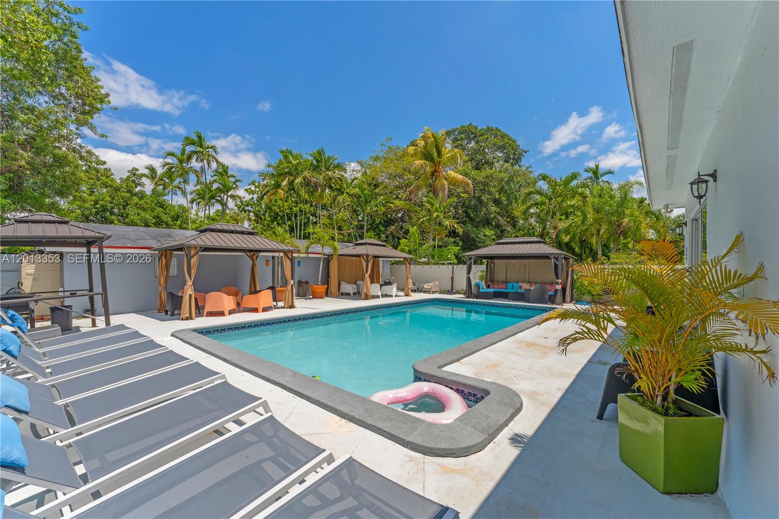 6355 SW 30th St Miami, FL 33155