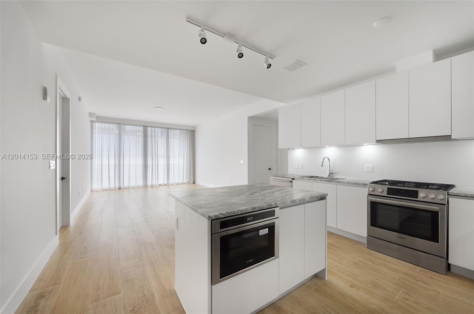 3034 Oak Ave #208 Miami, FL 33133