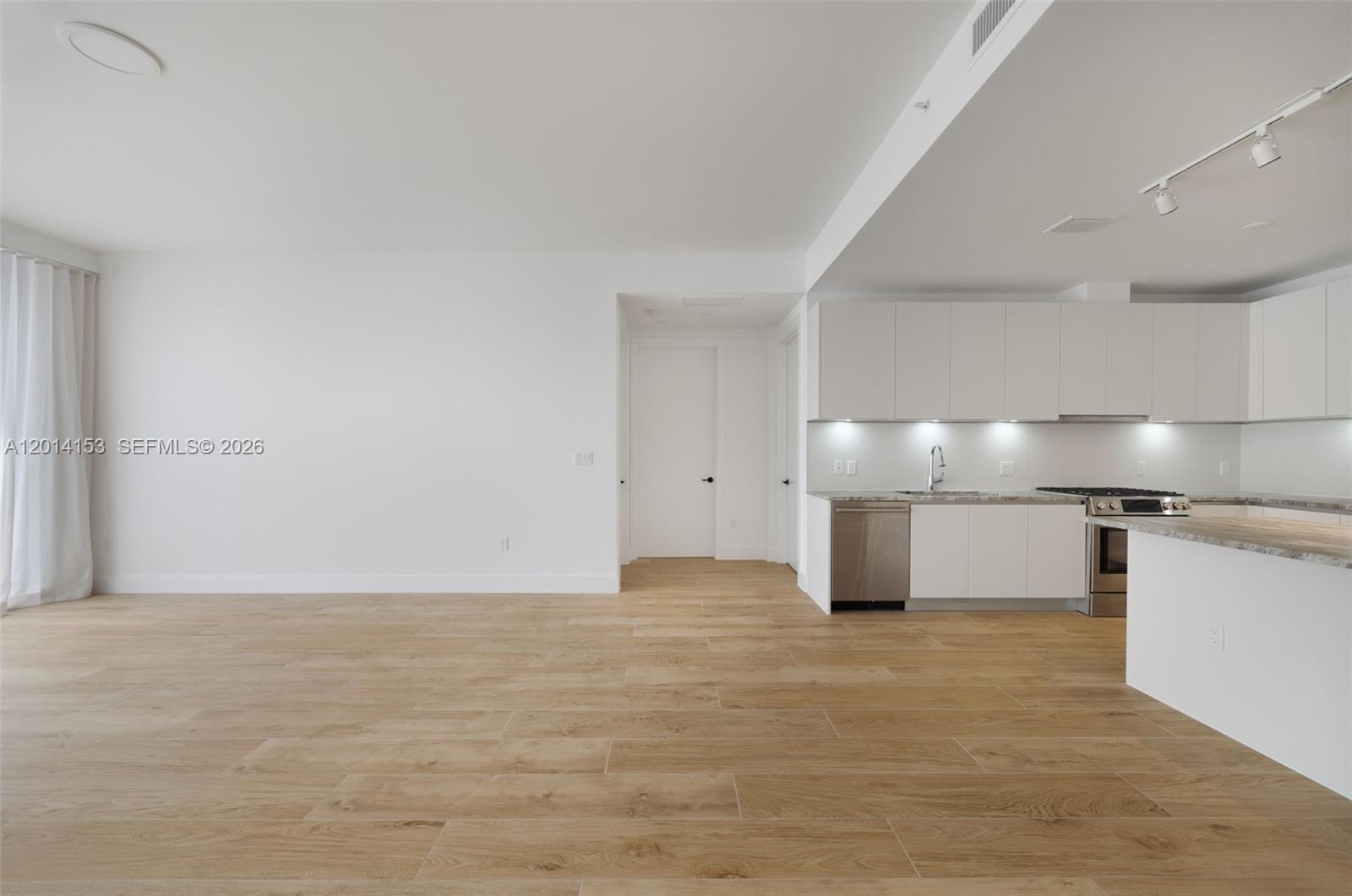 3034 Oak Ave #208 Miami, FL 33133