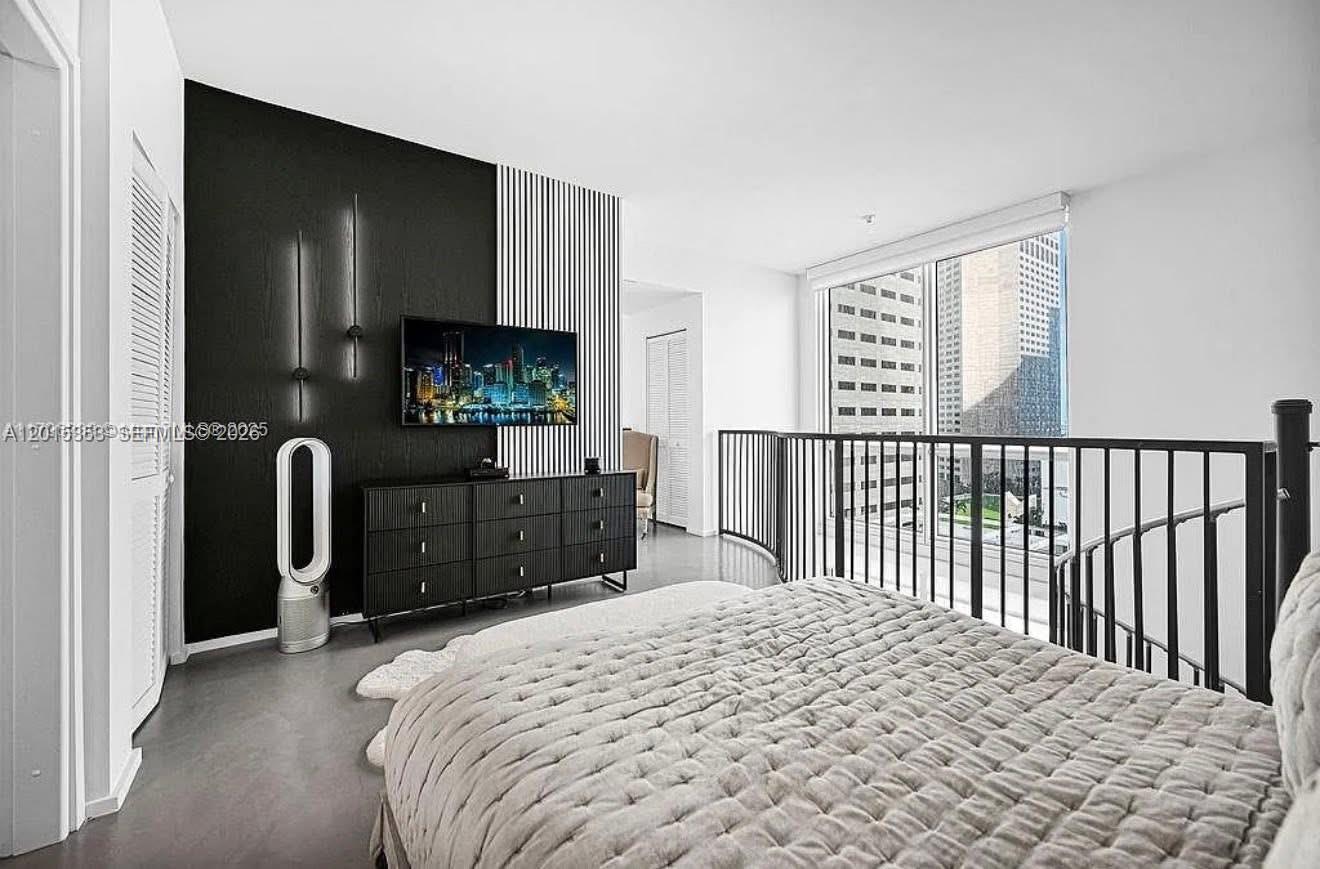 300 S Biscayne Blvd #L-1232 Miami, FL 33131