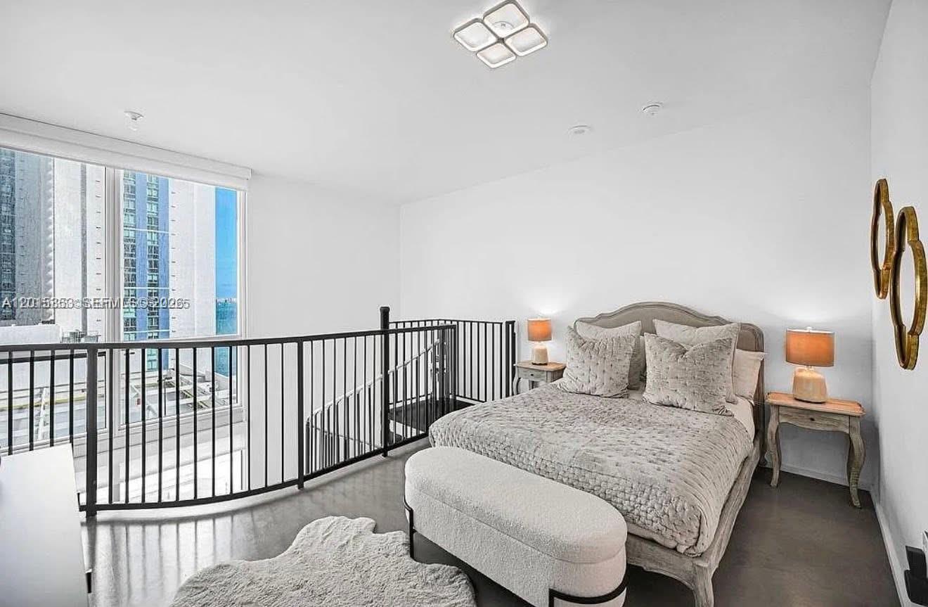 300 S Biscayne Blvd #L-1232 Miami, FL 33131