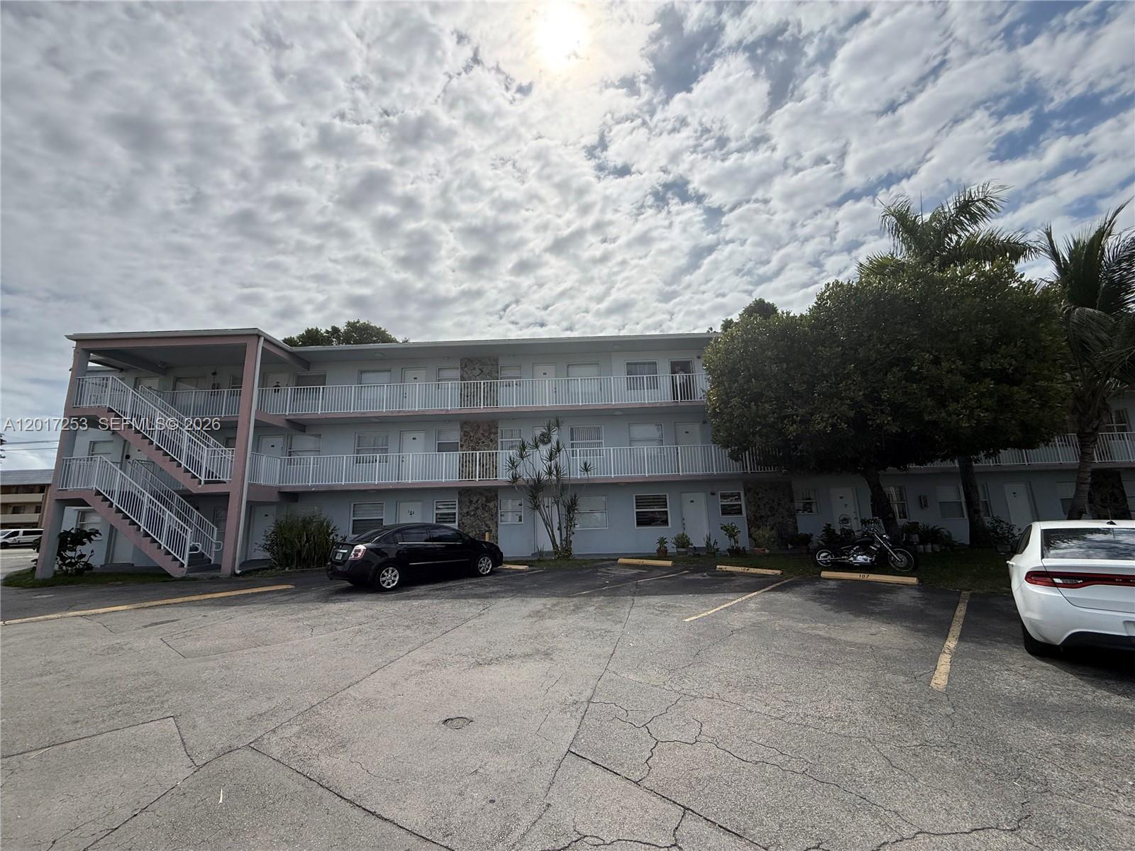 7101 SW 89th Ct #305 Miami, FL 33173