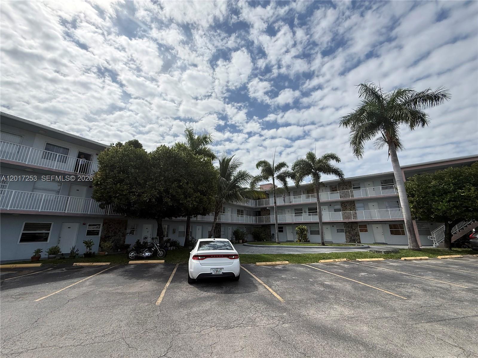 7101 SW 89th Ct #305 Miami, FL 33173