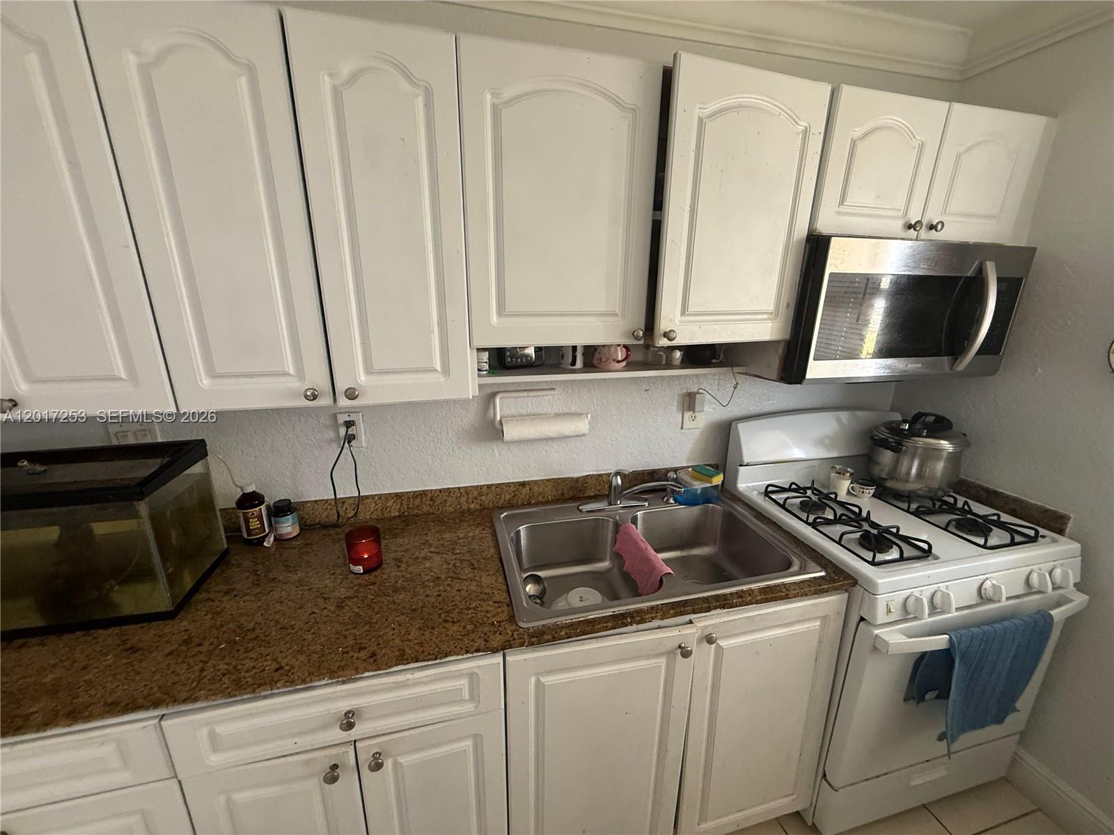 7101 SW 89th Ct #305 Miami, FL 33173