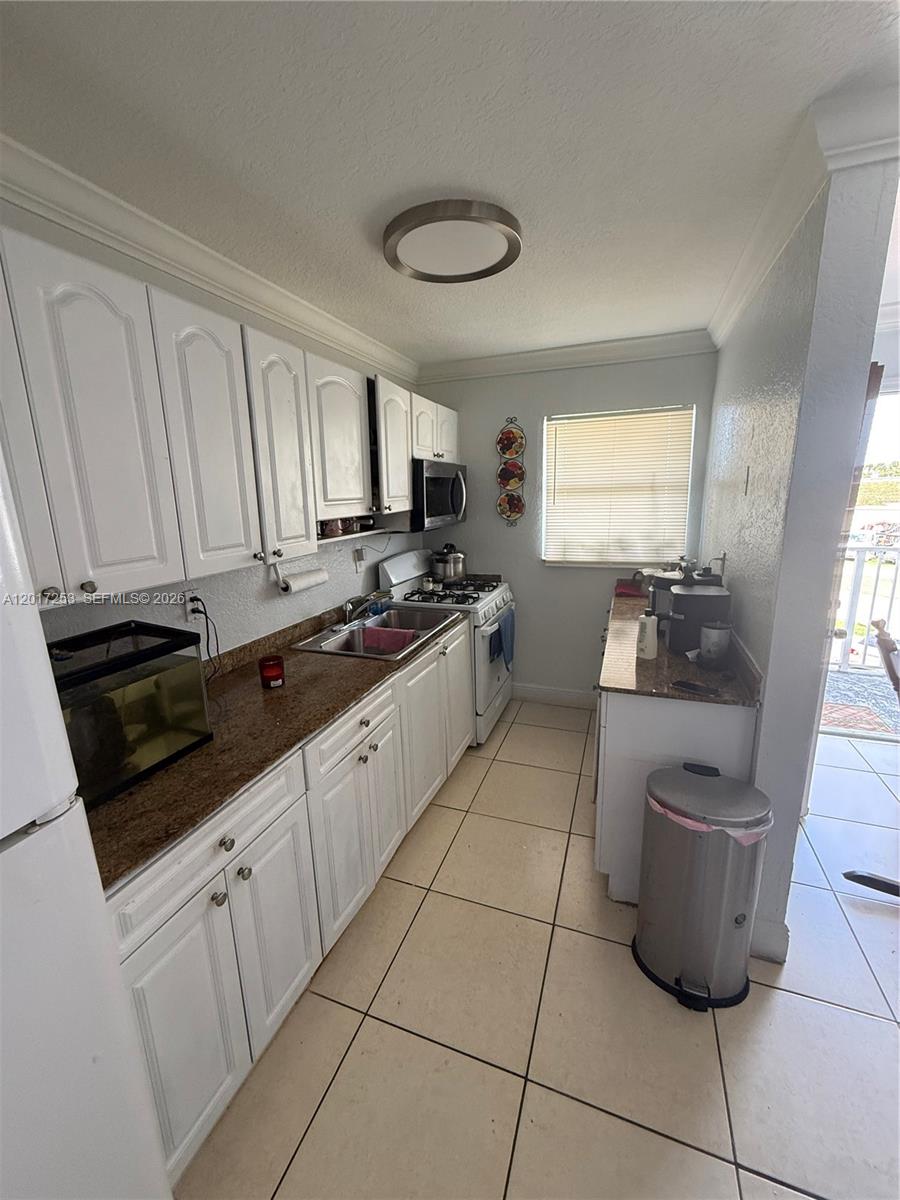7101 SW 89th Ct #305 Miami, FL 33173