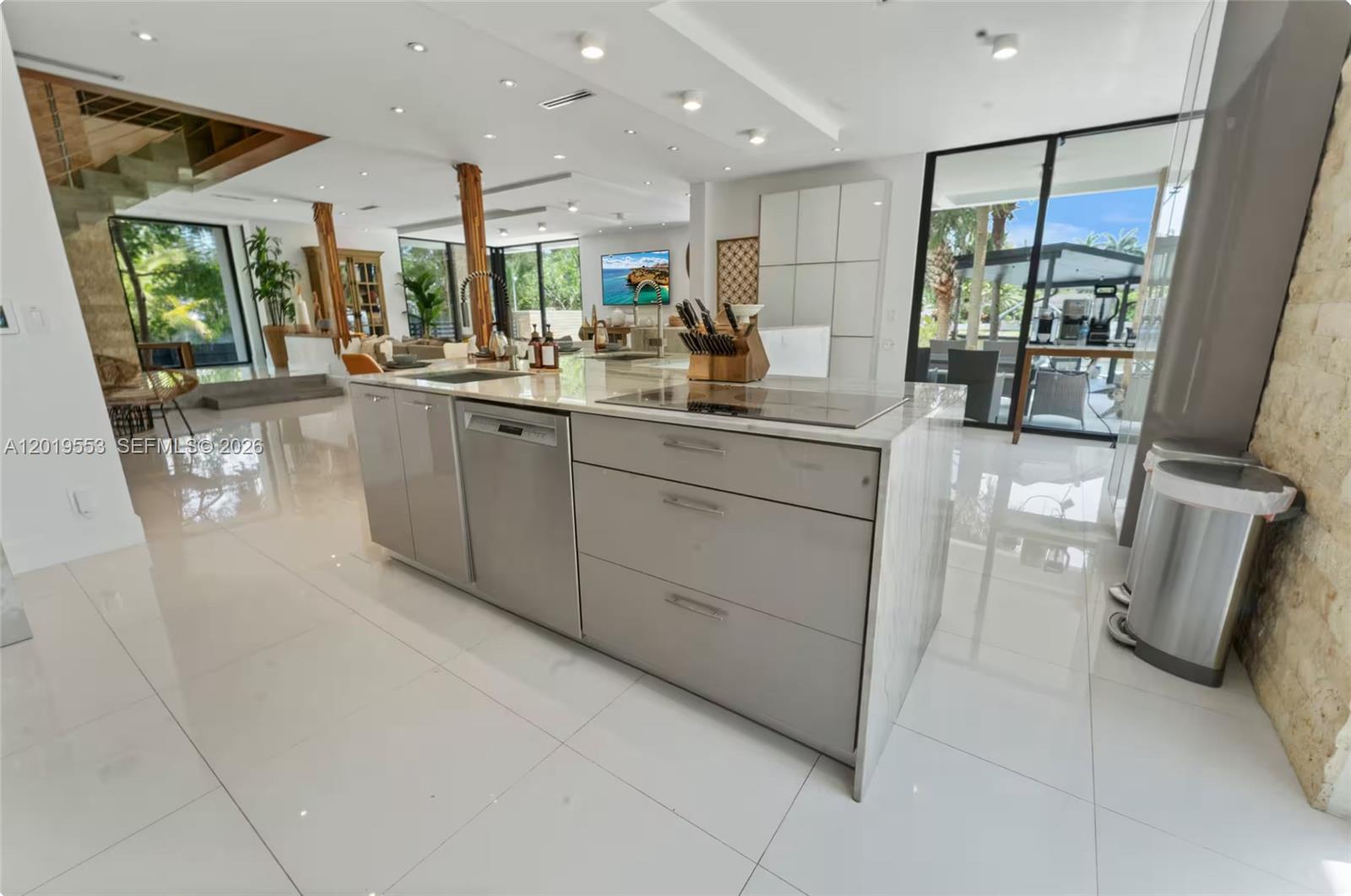 994-990 NE 78th Miami, FL 33138