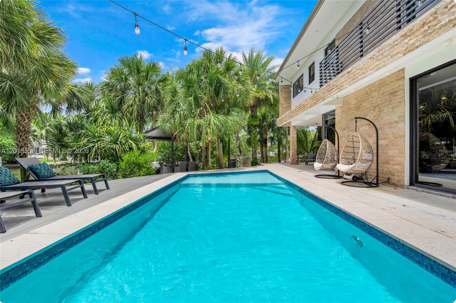 994-990 NE 78th Miami, FL 33138